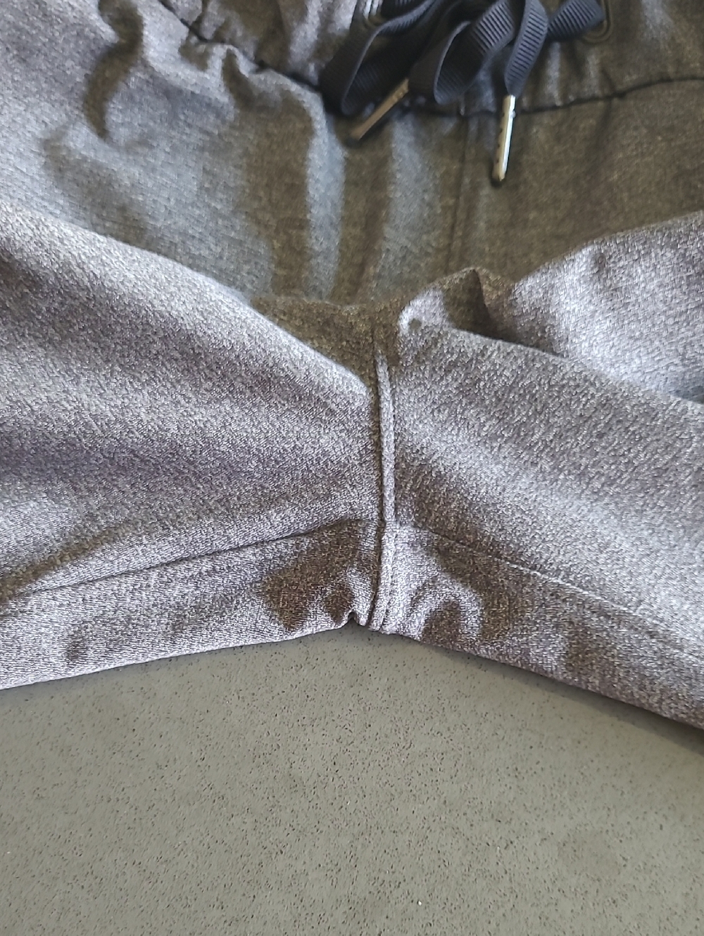 Lululemon On The Fly Pants. Size 6 - Picture 6 of 8